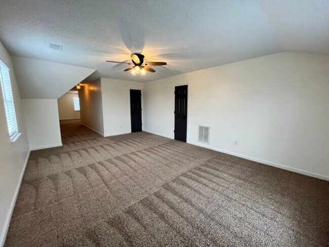 Building Photo - 204 Franklin Sq - Beautifully Updated Home in Bonaire