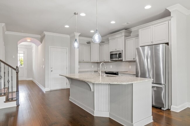 Building Photo - 1444 Channing Dr