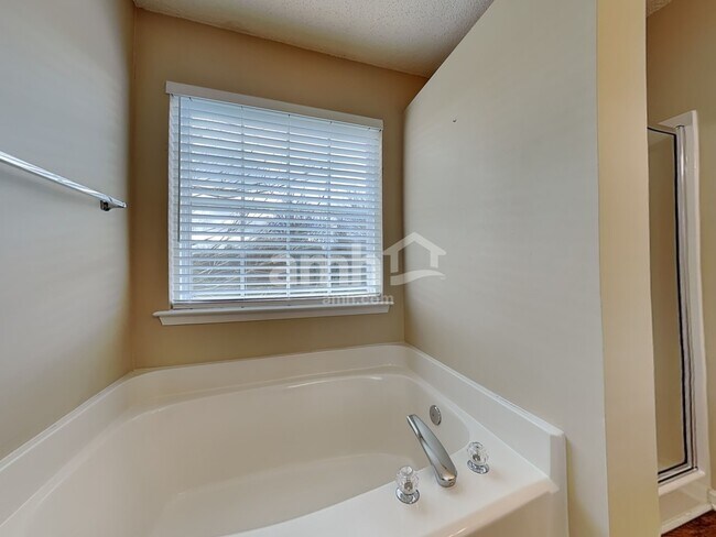 Building Photo - 10741 Glenluce Avenue