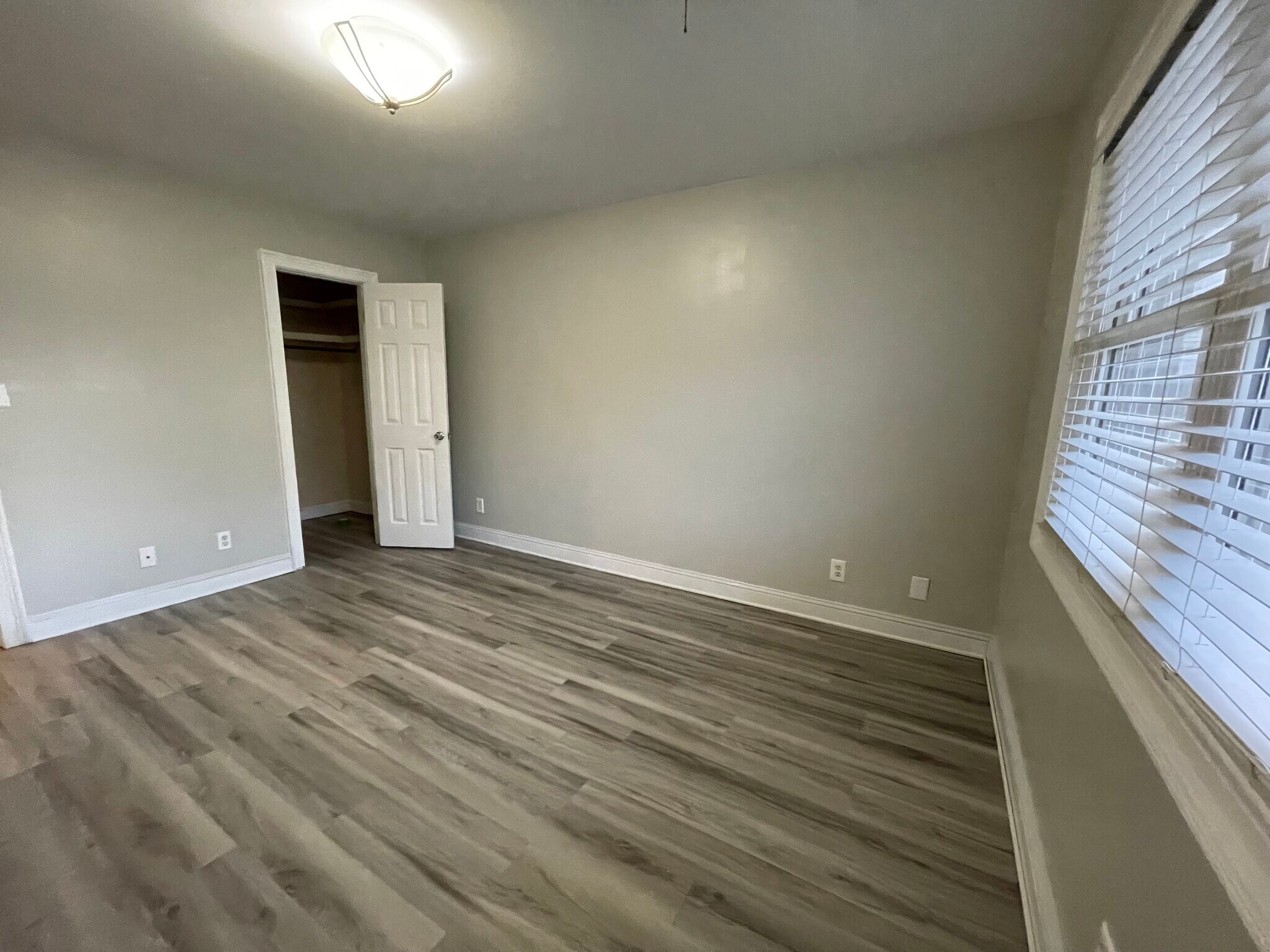 Building Photo - 3668 Kingsboro Rd NE