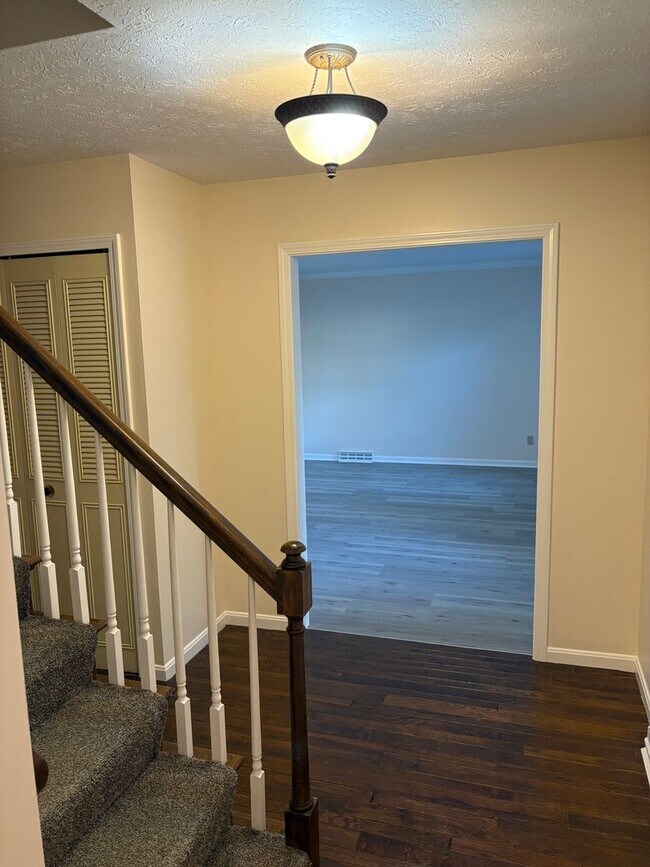 Building Photo - Beautiful 4 Bedroom 2 1/2 Bathroom Home