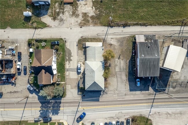 Building Photo - 1001 5th St