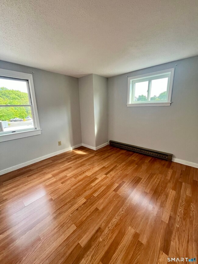 Building Photo - 889 Farmington Ave