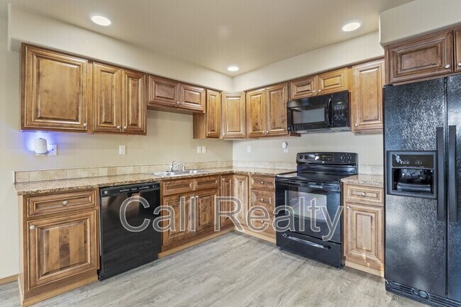 Building Photo - 2714 N Fox Ln