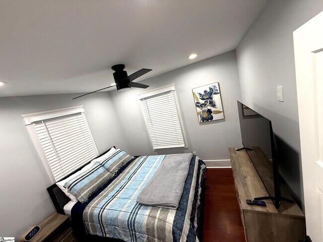 Building Photo - 113 Prancer Ave