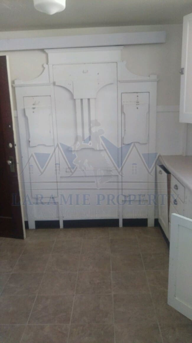 Building Photo - 1 Bedroom Near Campus