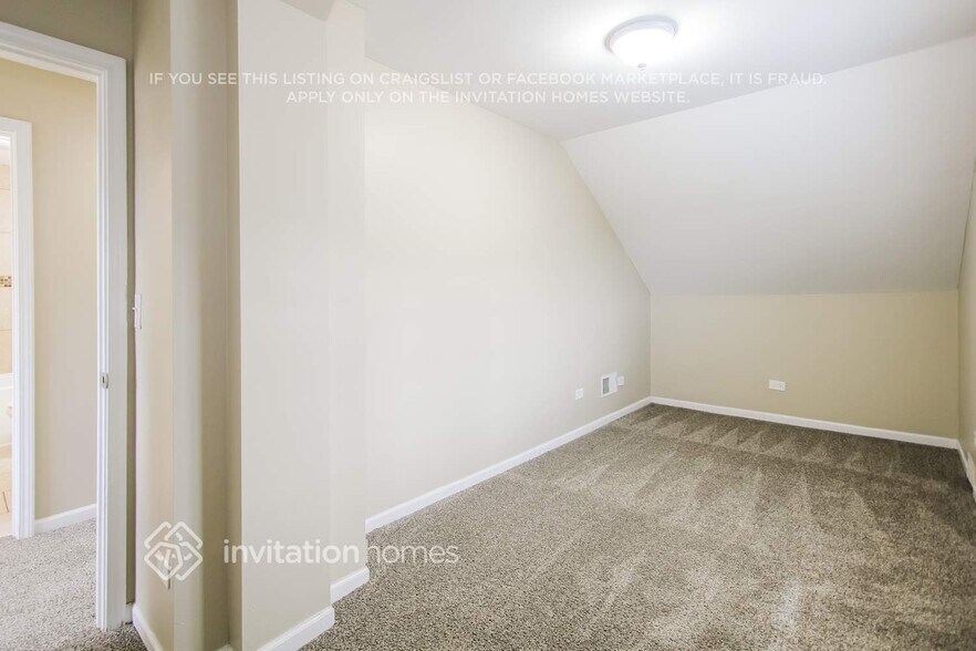 Building Photo - 2418 N 75th Ct