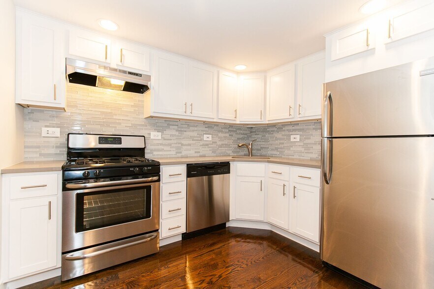 Building Photo - 1206 W Wrightwood Ave