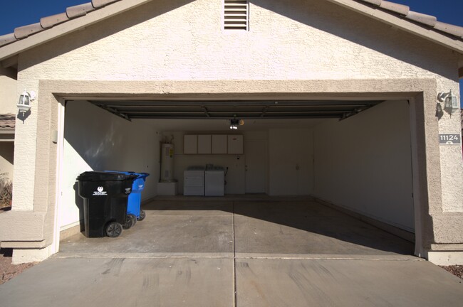 Garage - 11124 W Heatherbrae Dr