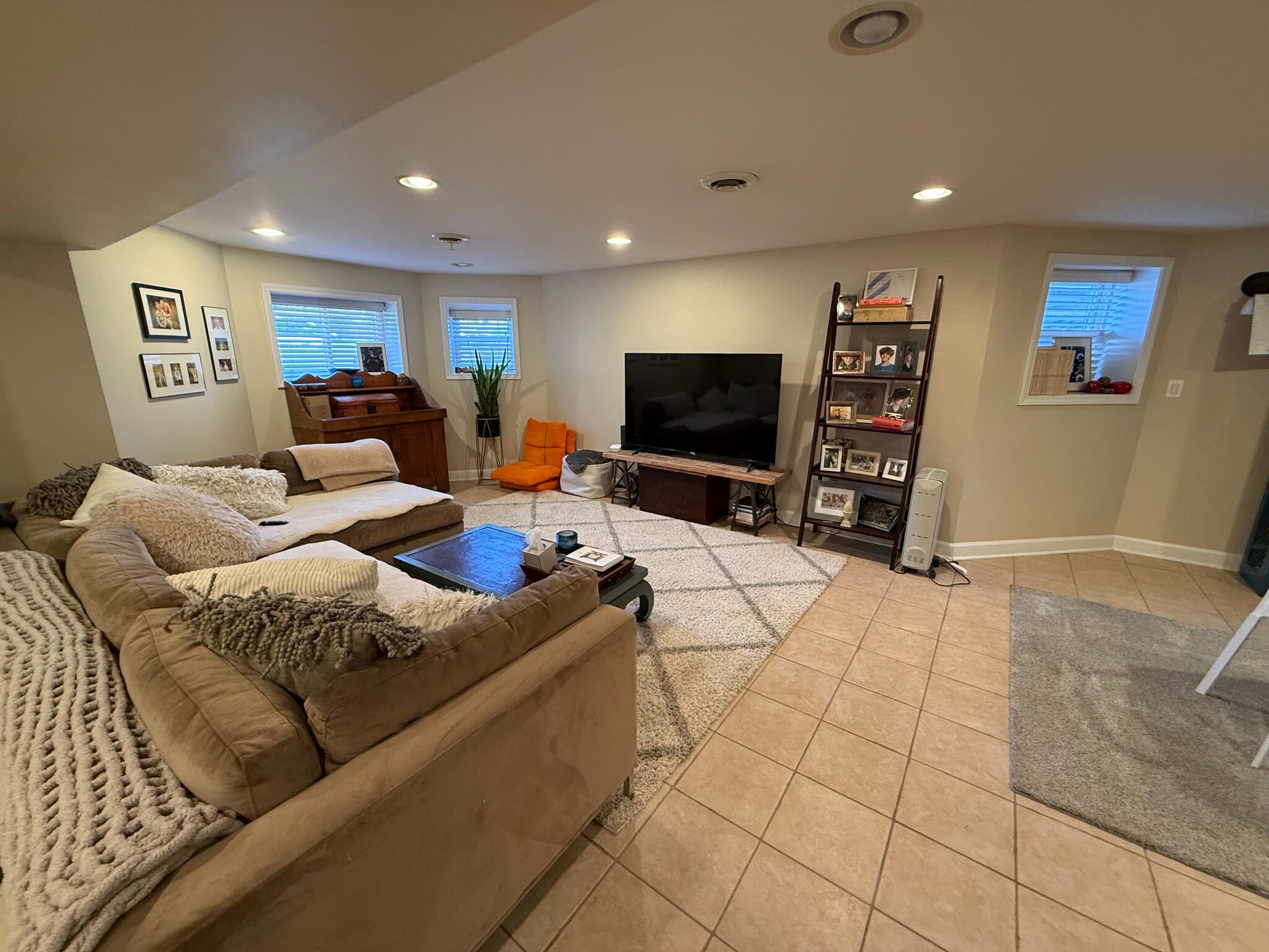 Building Photo - 4108 Maplewood N Ave