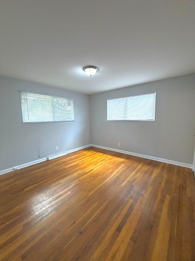 Building Photo - 2415 Castle Dr