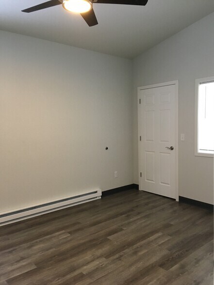 Building Photo - 410 E Mill St