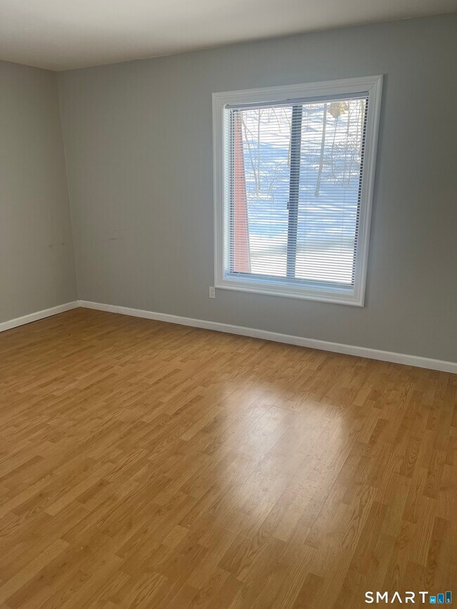 Building Photo - 85 Woodsedge Dr