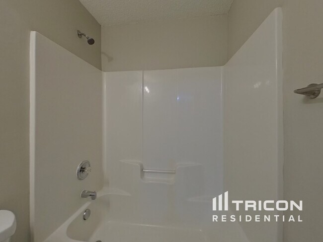 Building Photo - 1005 Alston Hill Dr