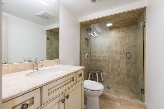 Building Photo - Elegant Townhome in Colonial Williamsburg