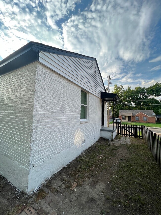 Building Photo - 1377 Lyceum Rd