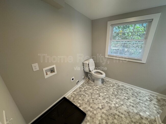 Building Photo - 813 Belleview Ave