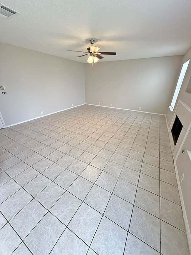 Building Photo - Great 4 Bdrm 2.5 Bath Home in Denton Tx