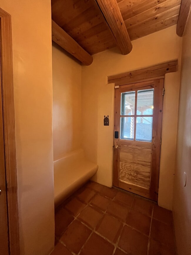 Building Photo - 120 Los Cordovas