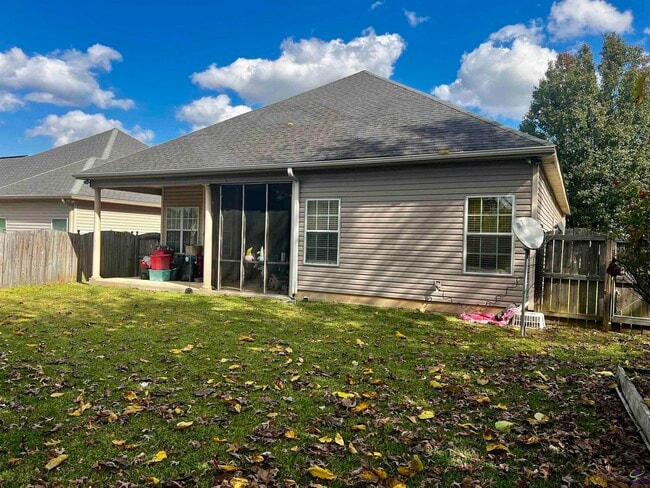 Building Photo - 123 Montrose Ln