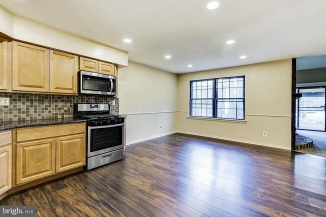 Building Photo - 215 Keats Ct