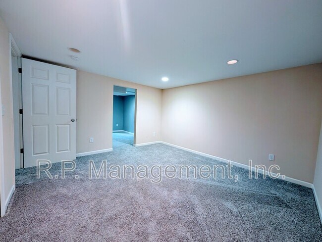 Building Photo - 9342 Trenton Ln N