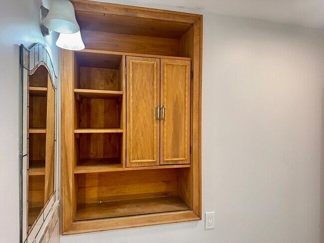 Building Photo - 25 Pine St