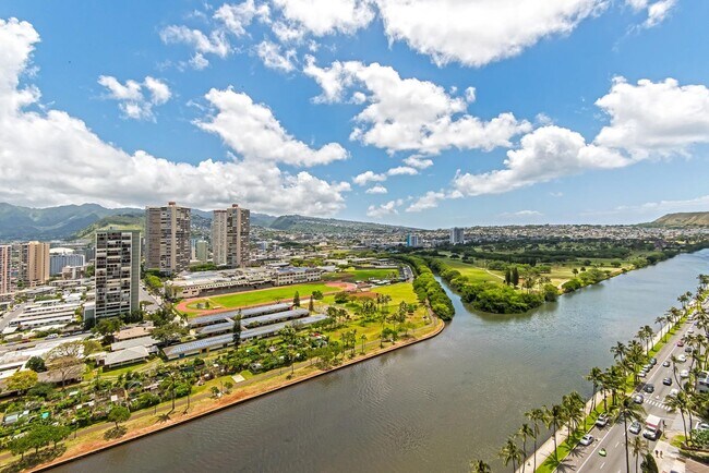 Building Photo - 2121 Ala Wai Blvd
