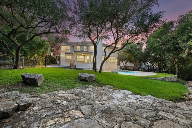Building Photo - 402 Luna Vista Dr