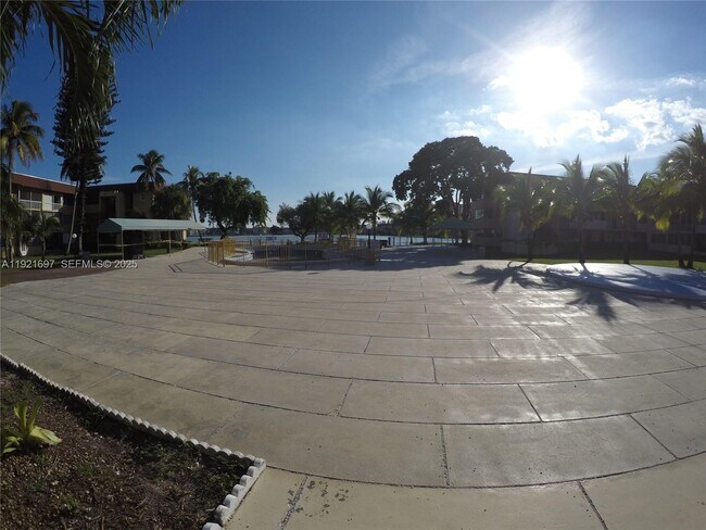 Building Photo - 1450 NE 191st St