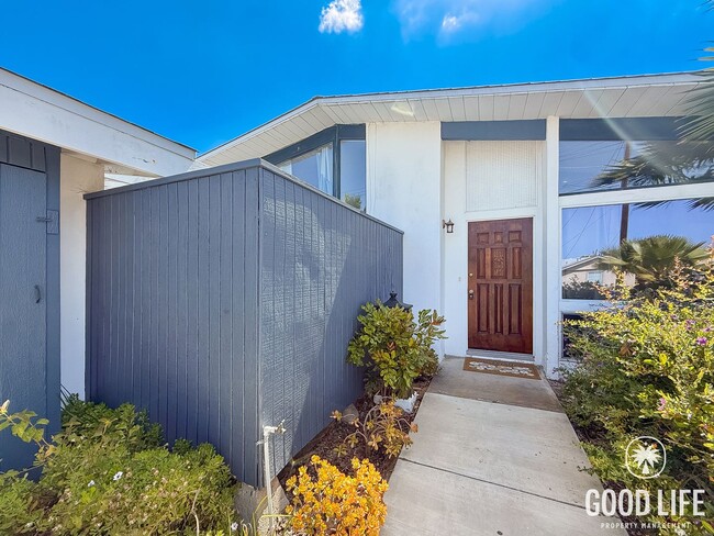 Building Photo - Spacious 3BR Home + 1BR ADU with Private Courtyard in University City!