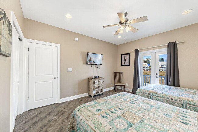 Building Photo - 243 Dune Dr