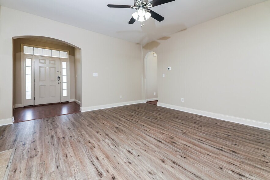 Building Photo - 12 Wensley Ct