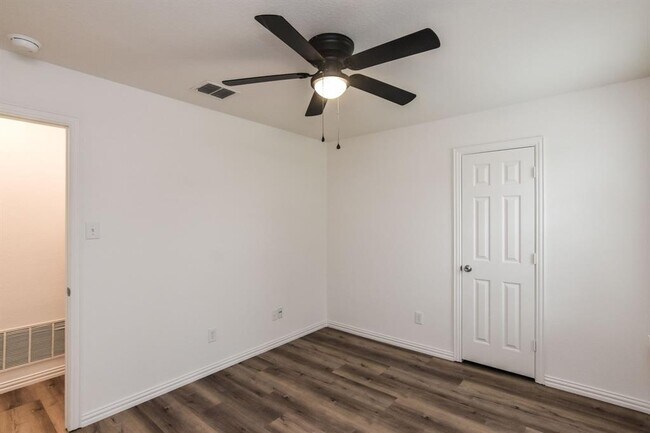 Building Photo - 2605 Cascade Cove Dr