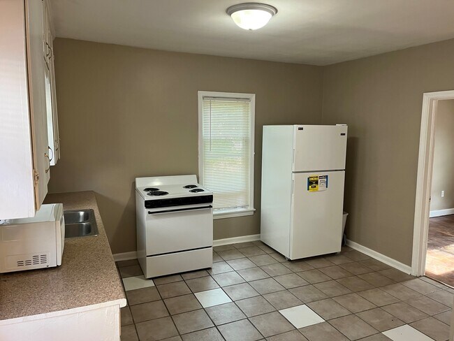 Building Photo - 329 W Madison St