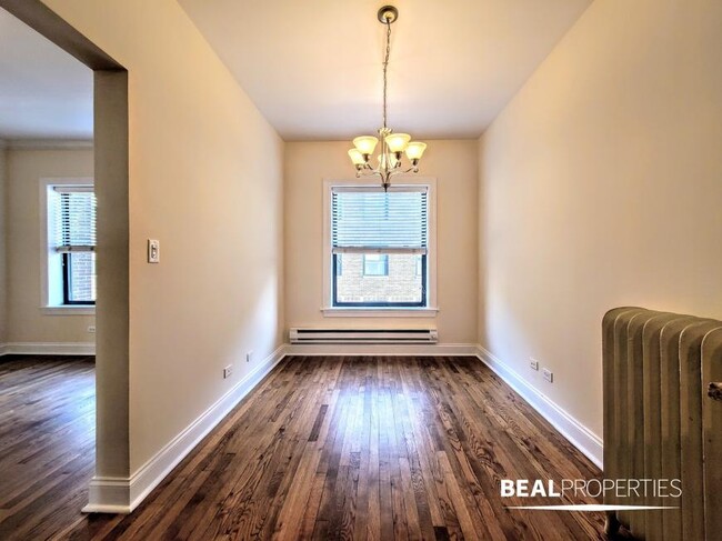 Building Photo - 1 bedroom in CHICAGO IL 60613