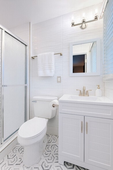 Building Photo - 445 Short Hills Dr