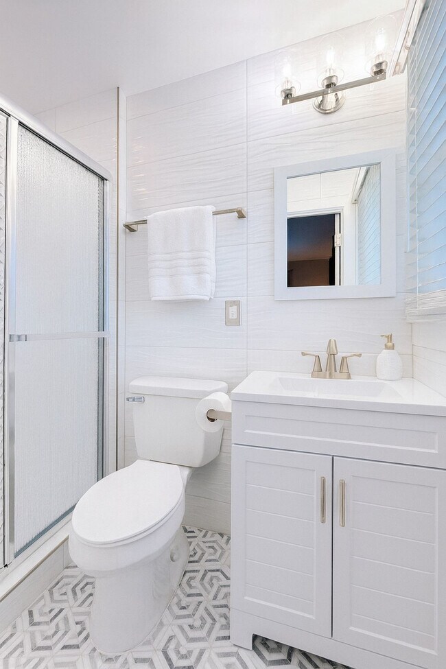 Building Photo - 445 Short Hills Dr