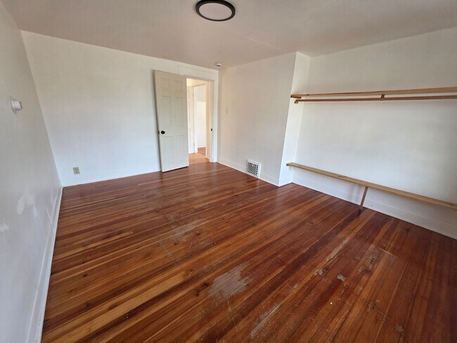 Building Photo - 1715 Marshall St