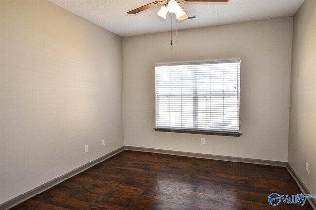 Building Photo - 101 Bridle Trce Ln