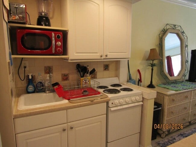 Building Photo - 2204 Perrin Dr