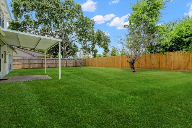 Building Photo - 7926 Windy Creek Dr
