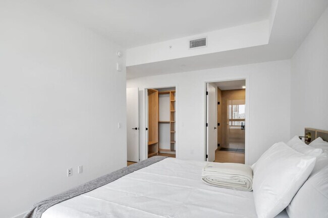 Building Photo - 225 N Miami Ave