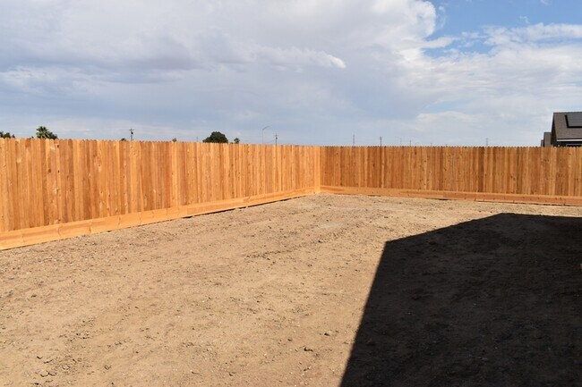 Building Photo - 685 Marshall Ln