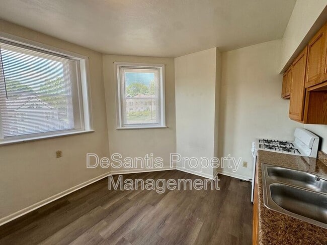 Building Photo - 212 N Highland Ave
