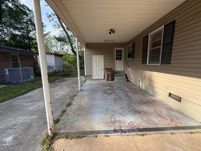 Building Photo - Welcome Home to Comfort and Charm in Decat...