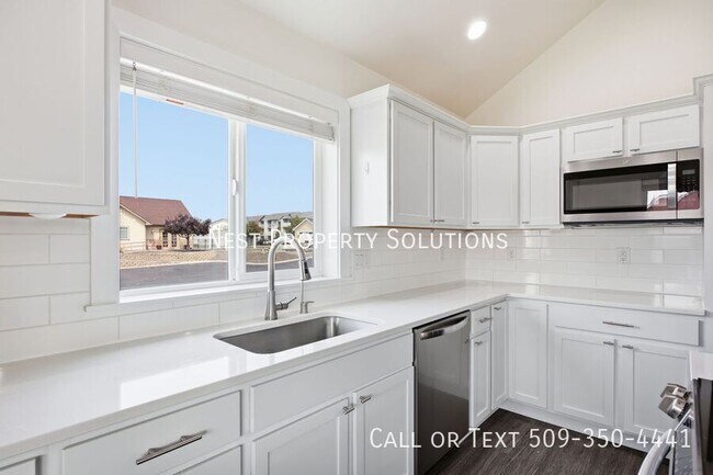 Building Photo - 123 9th Ave