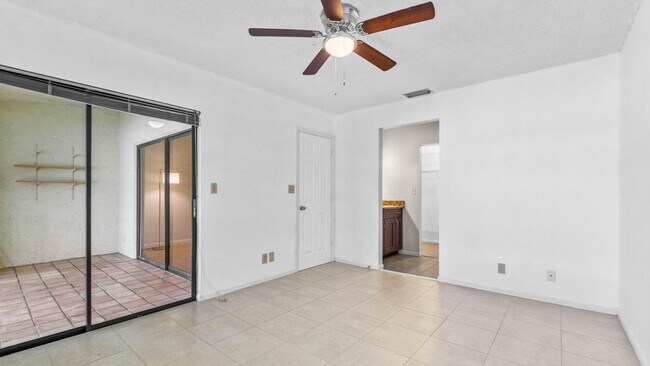 Building Photo - 2900 Olivewood Terrace
