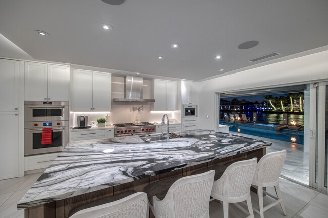 Building Photo - 3109 NE 42nd Ct