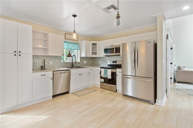 Building Photo - 6885 Barnwell Dr